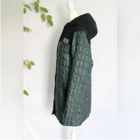 Patagonia Rare Recycled Down Hooded Coat Carbon
Green Medium - Picture 7 of 17